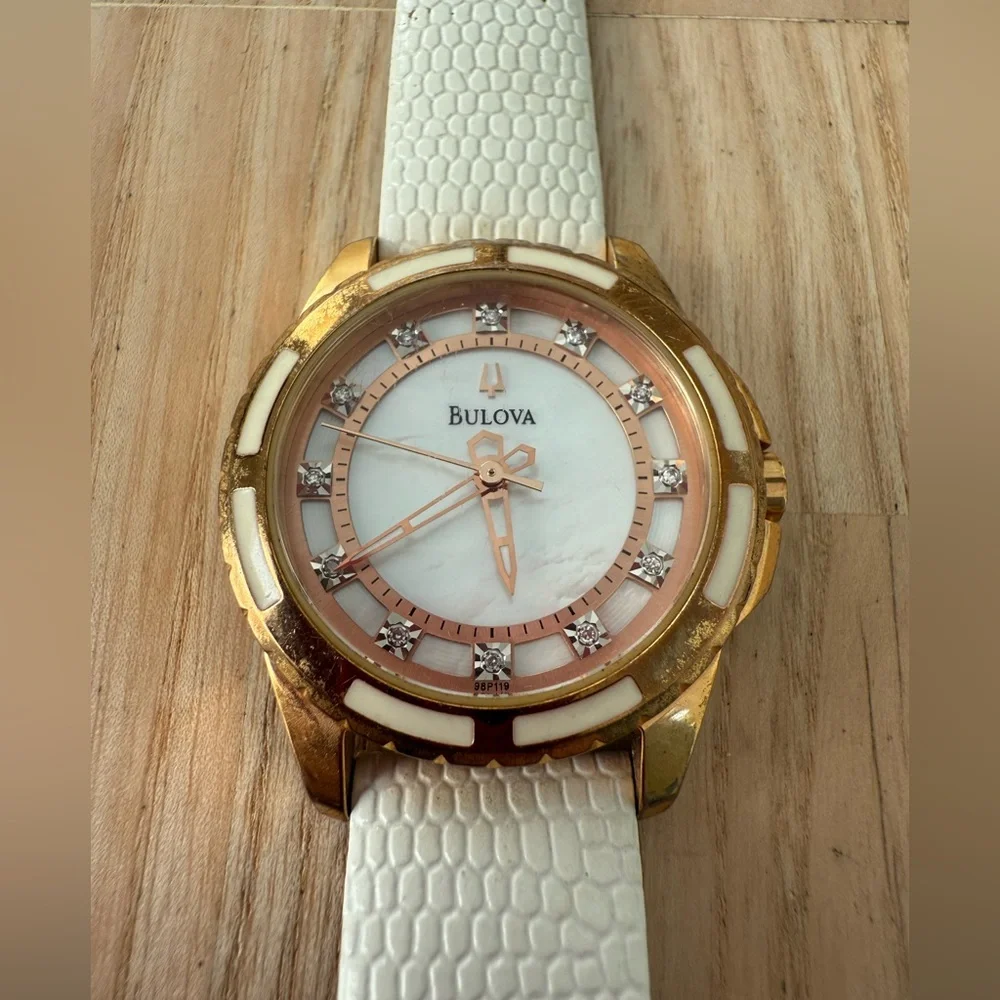 Bulova ladies 98P119 rose gold tone white leather watch NEW BATTERY